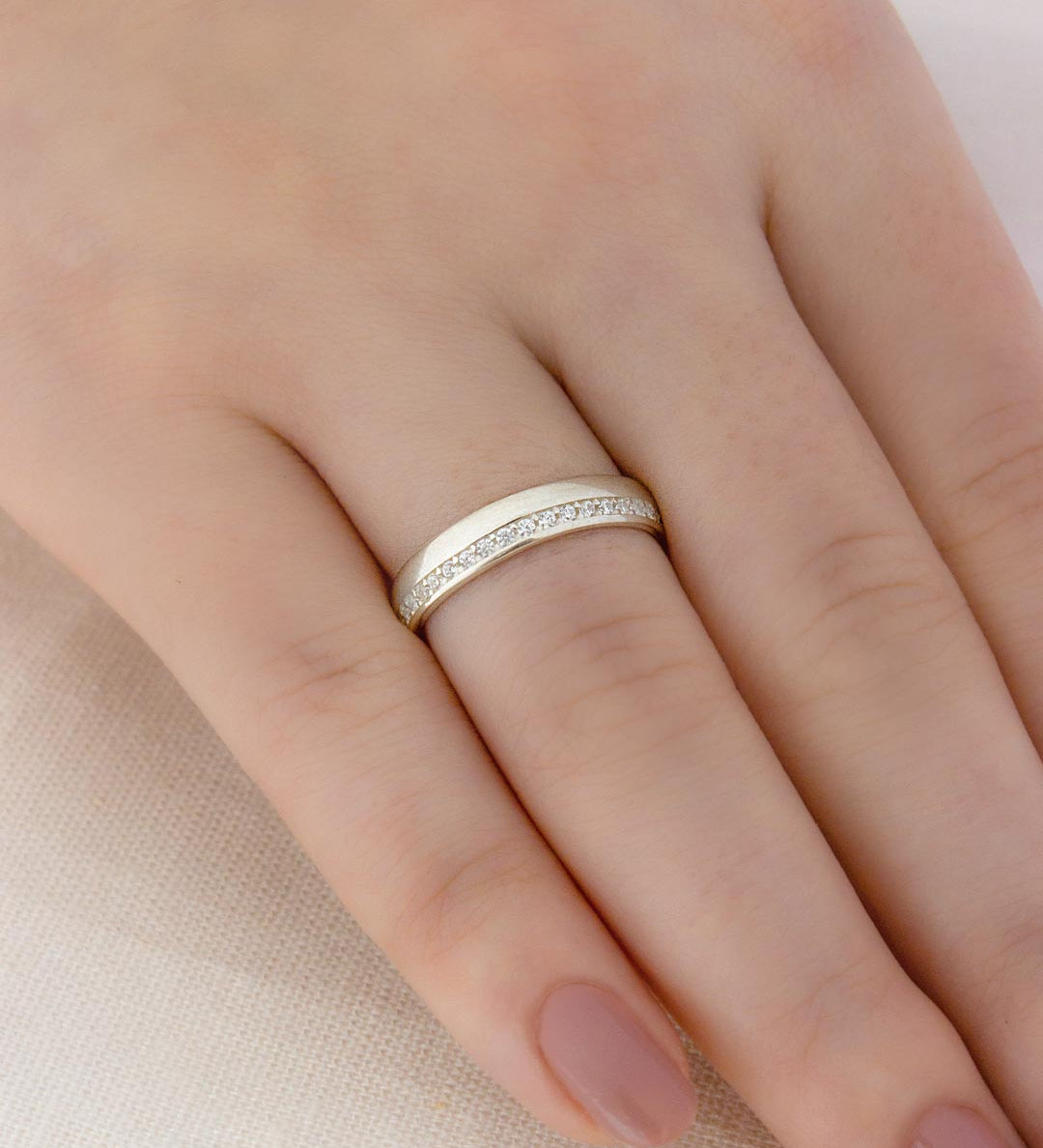 Aliança Namoro Prata 950 1 Linha Cravejada Abaulada 4mm - Montezza Joias