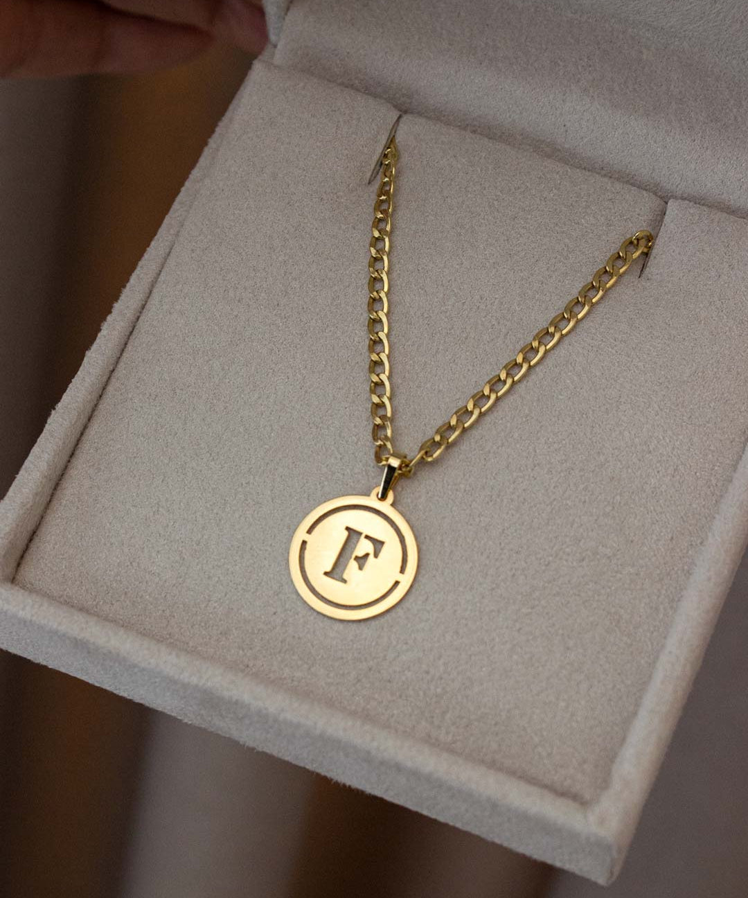 Pingente Letra Personalizada 16mm Ouro 18K - Montezza Joias