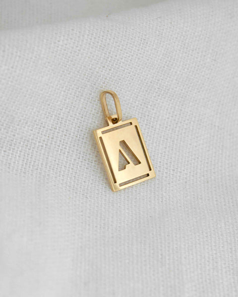 Pingente Retangular Letra Vazada Ouro 18K
