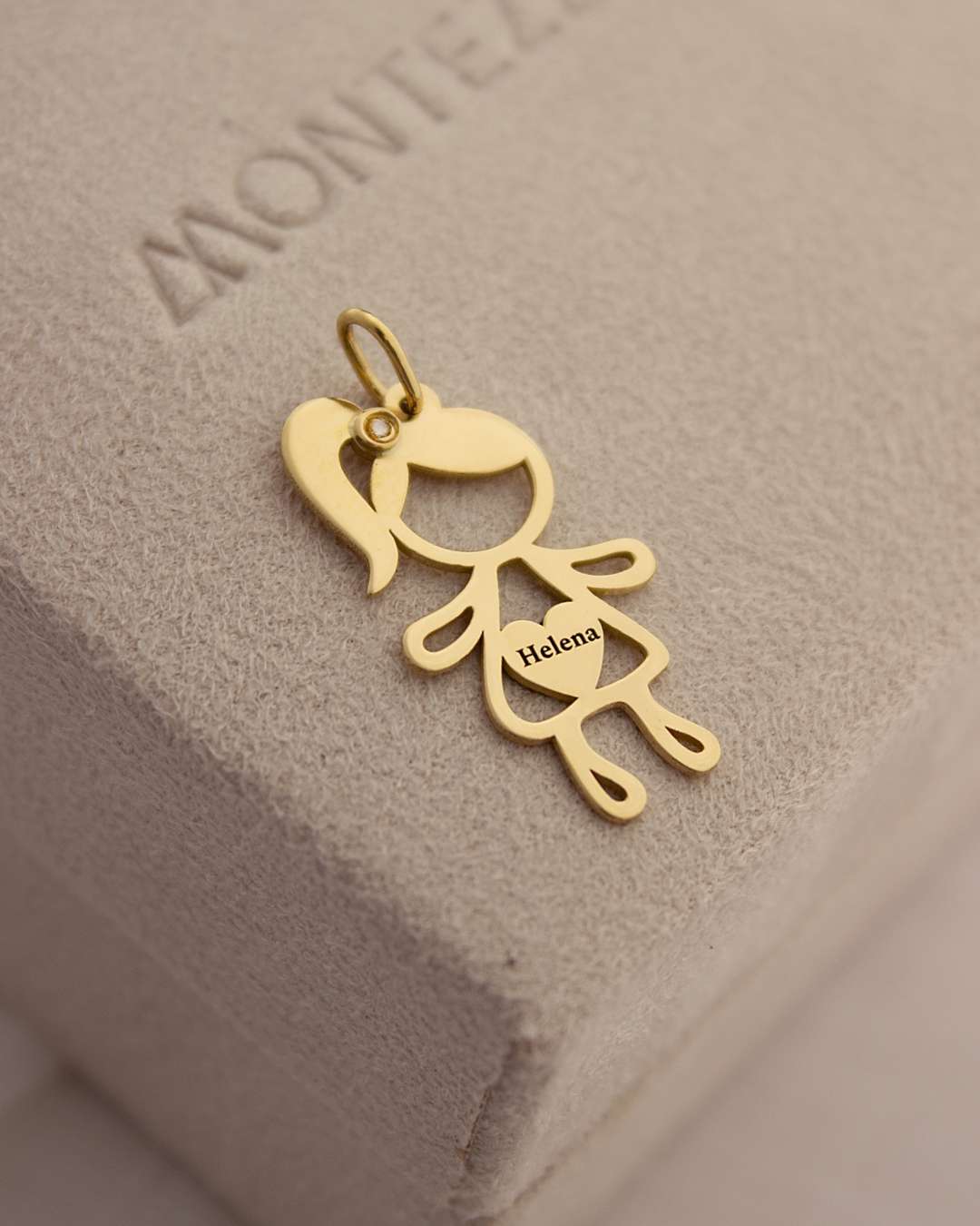 Pingente Personalizado Menina Helô Ouro 18K