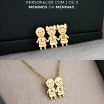 pingente em ouro com dois ou três filhos, menino ou menina, personalizado com nome, inicial e data de nascimento
