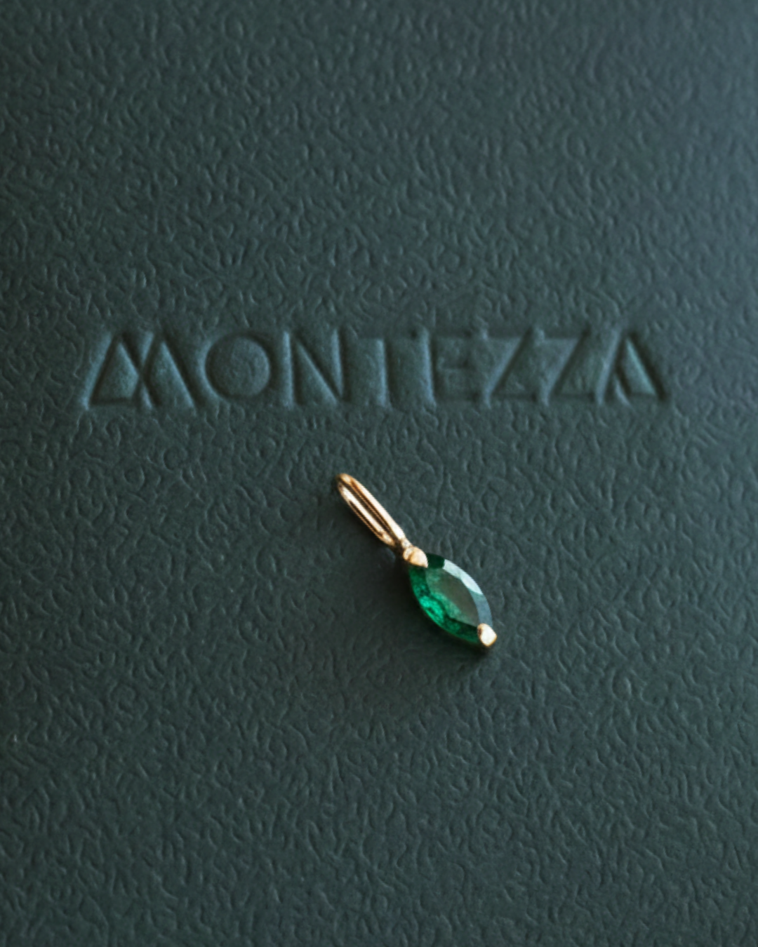 pingente navete pedras naturais ouro montezza