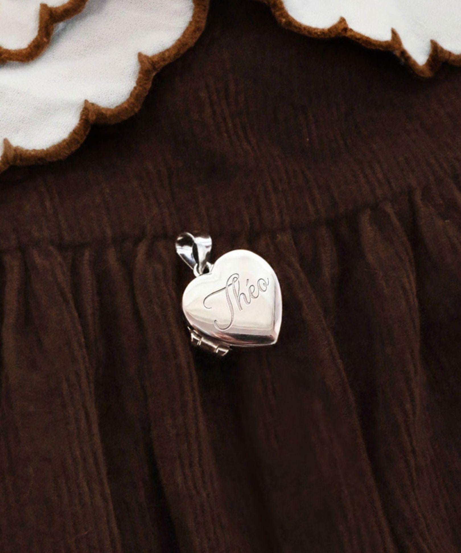 personalize o pingente relicário com fotos e gravação