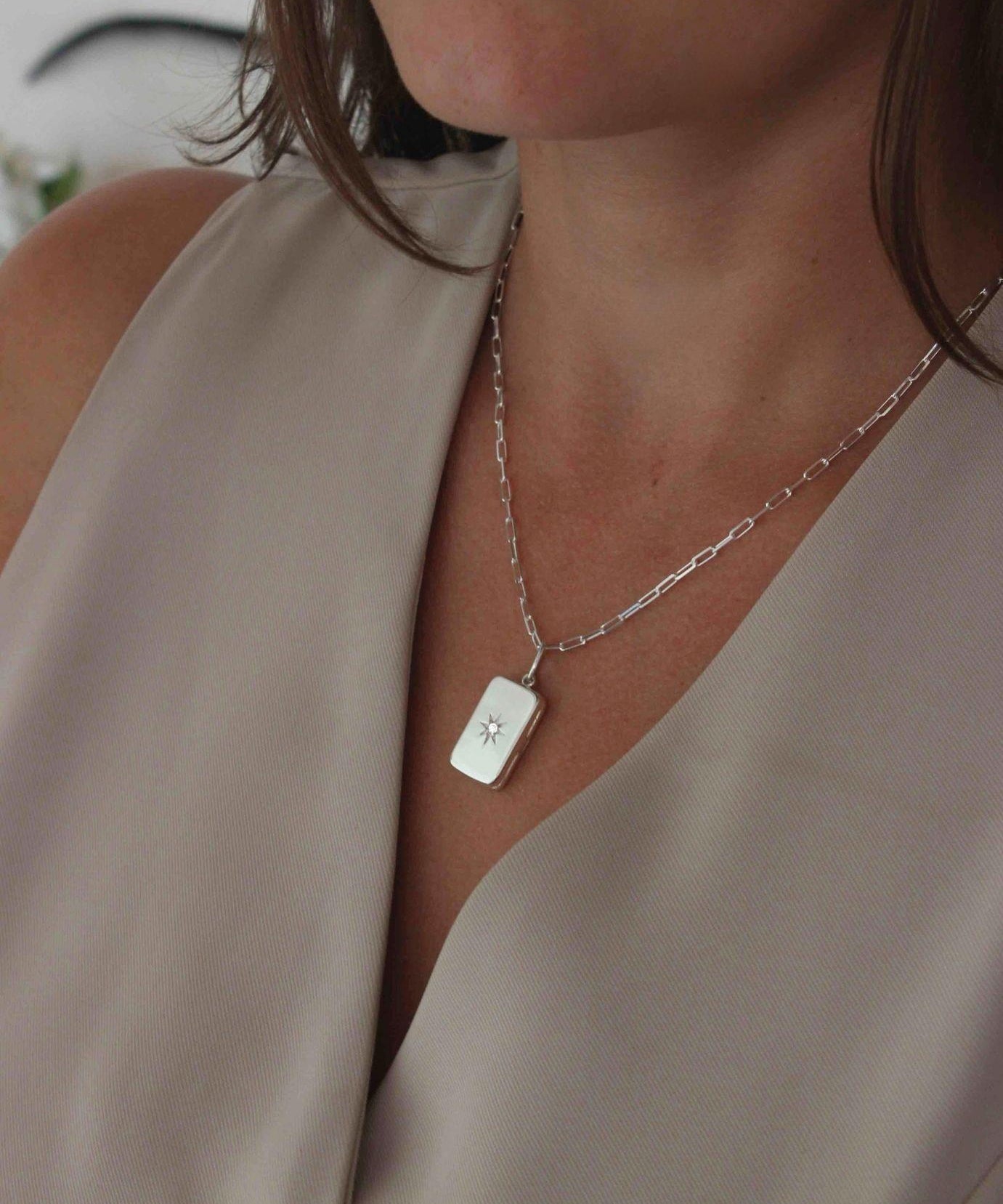 personalize o pingente relicário retangular MONTEZZA de prata com fotos e gravações especiais