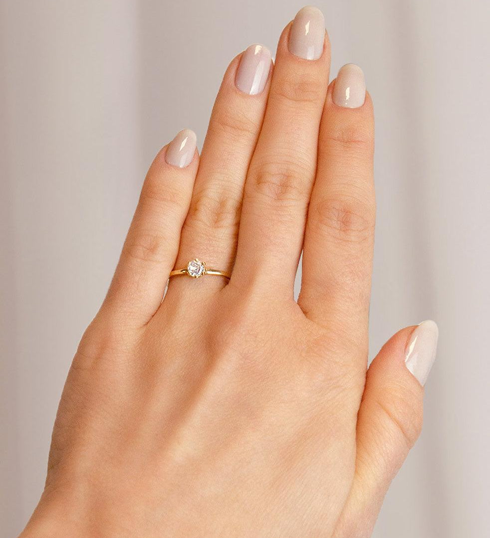 Anel Solitário Personalizado Ouro 18K Zircônia Aro Reto - Montezza Joias