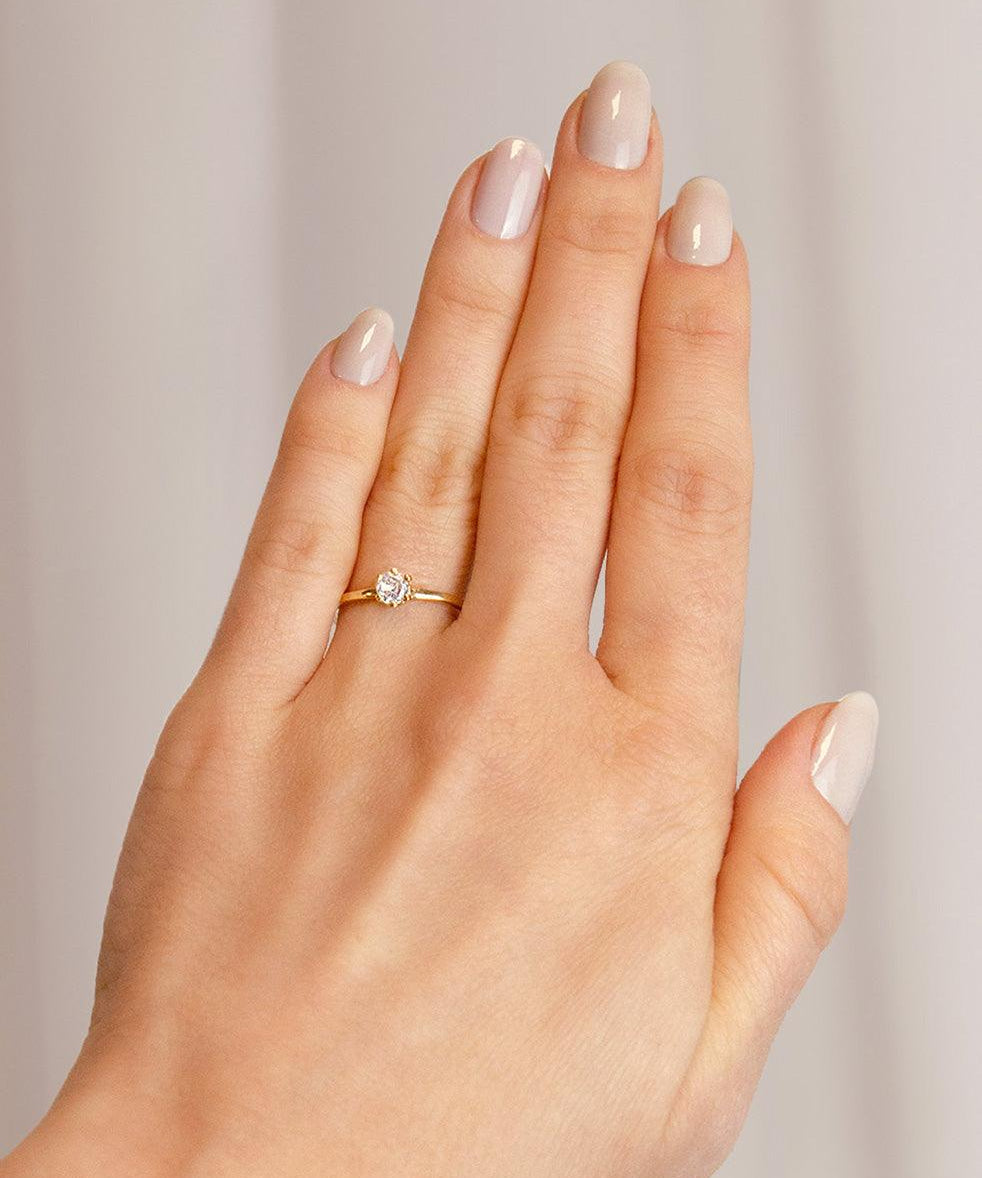 Anel Solitário Personalizado Ouro 18K Zircônia Aro Reto - Montezza Joias