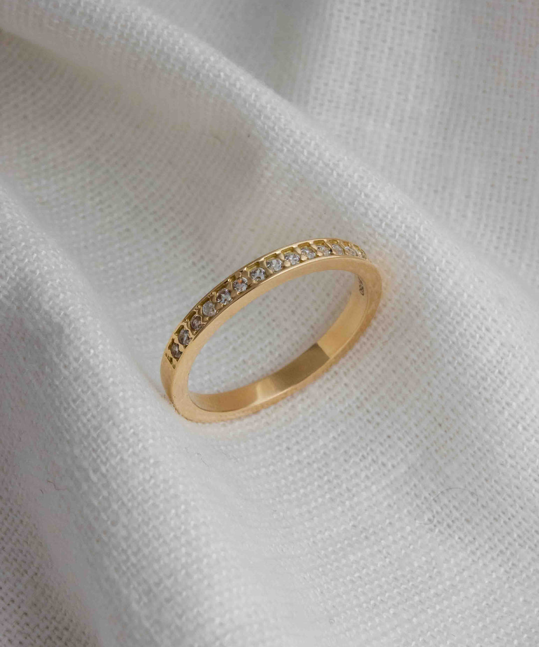 Anel Meia Aliança Cravejada Personalizada Ouro 18K