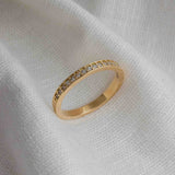 Anel Meia Aliança Cravejada Personalizada Ouro 18K