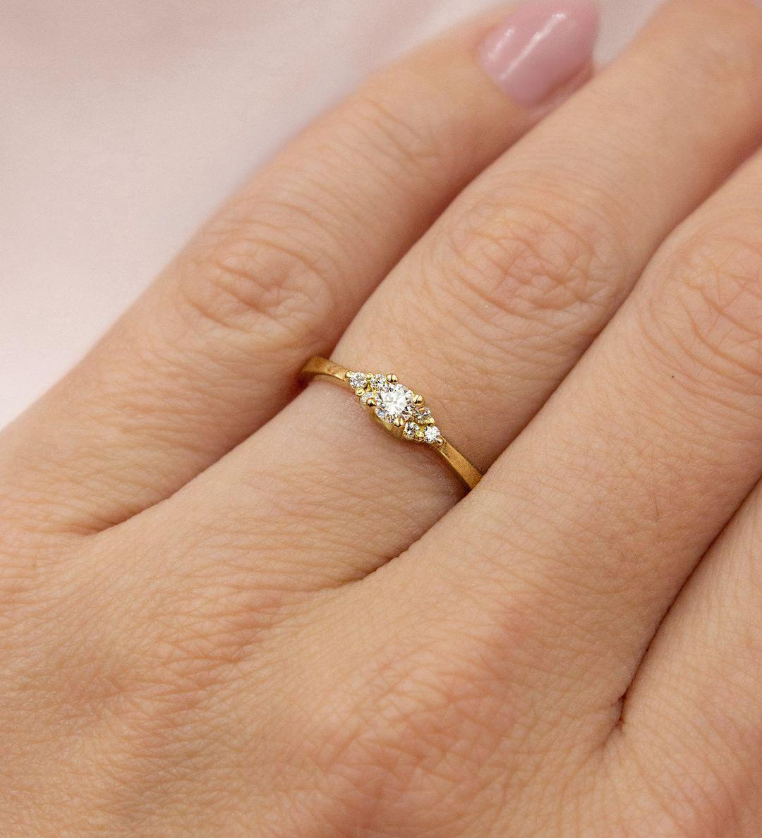 Anel Solitário Personalizado Ouro 18K 7 Pedras Aro Afinado