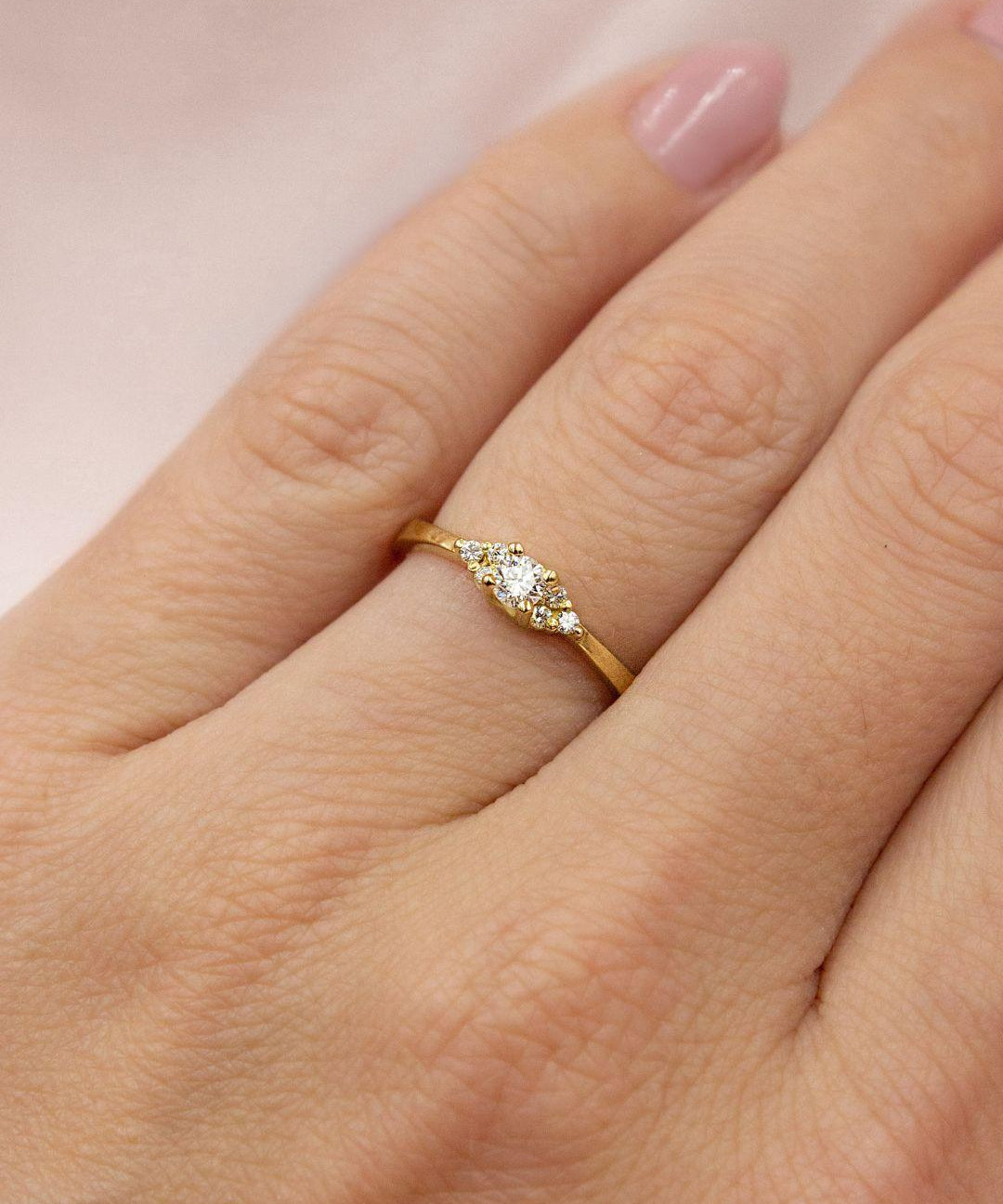 Anel Solitário Personalizado Ouro 18K 7 Pedras Aro Afinado