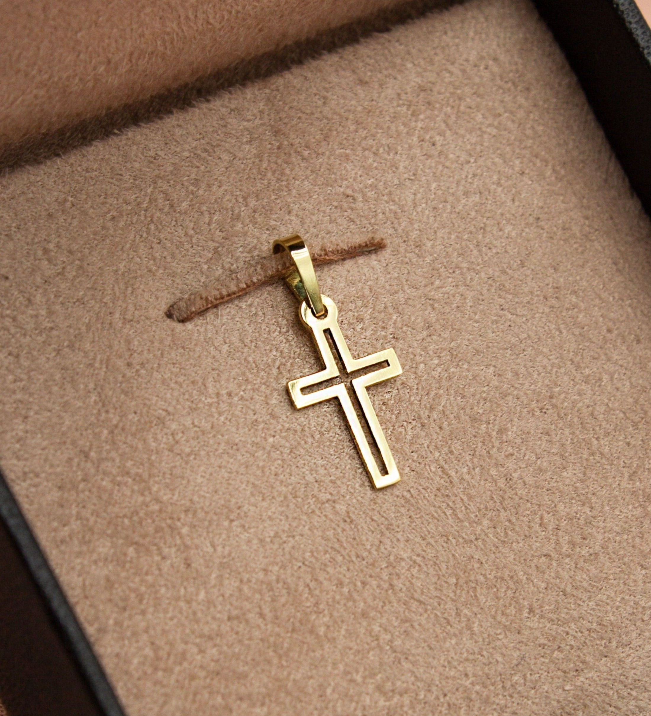 Pingente Cruz Vazada Ouro 18K - Montezza Joias