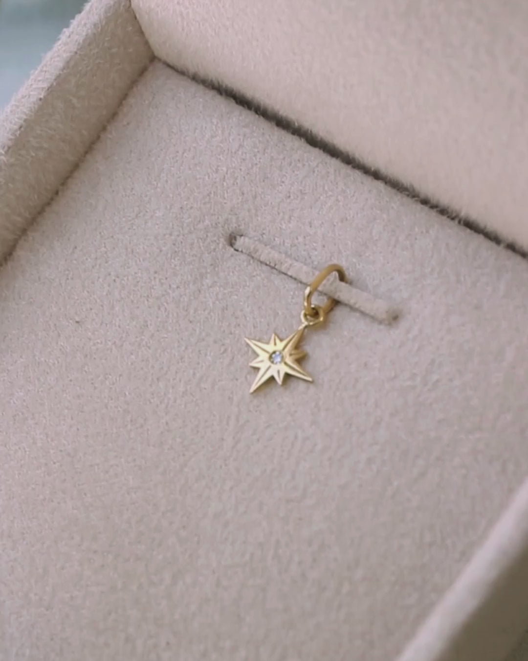 Pingente Mini Estrela Dalva Ouro 18K