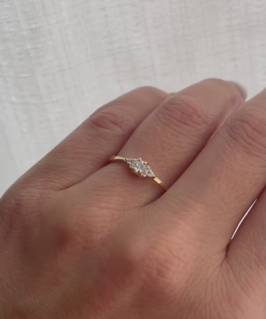 Anel Solitário Personalizado Ouro 18K 7 Pedras Aro Afinado
