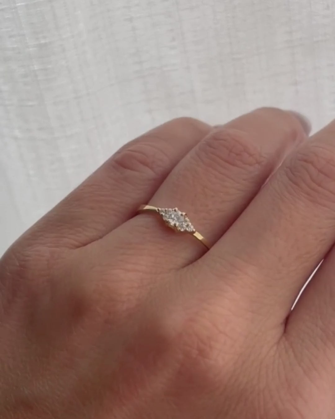 Anel Solitário Personalizado Ouro 18K 7 Pedras Aro Afinado