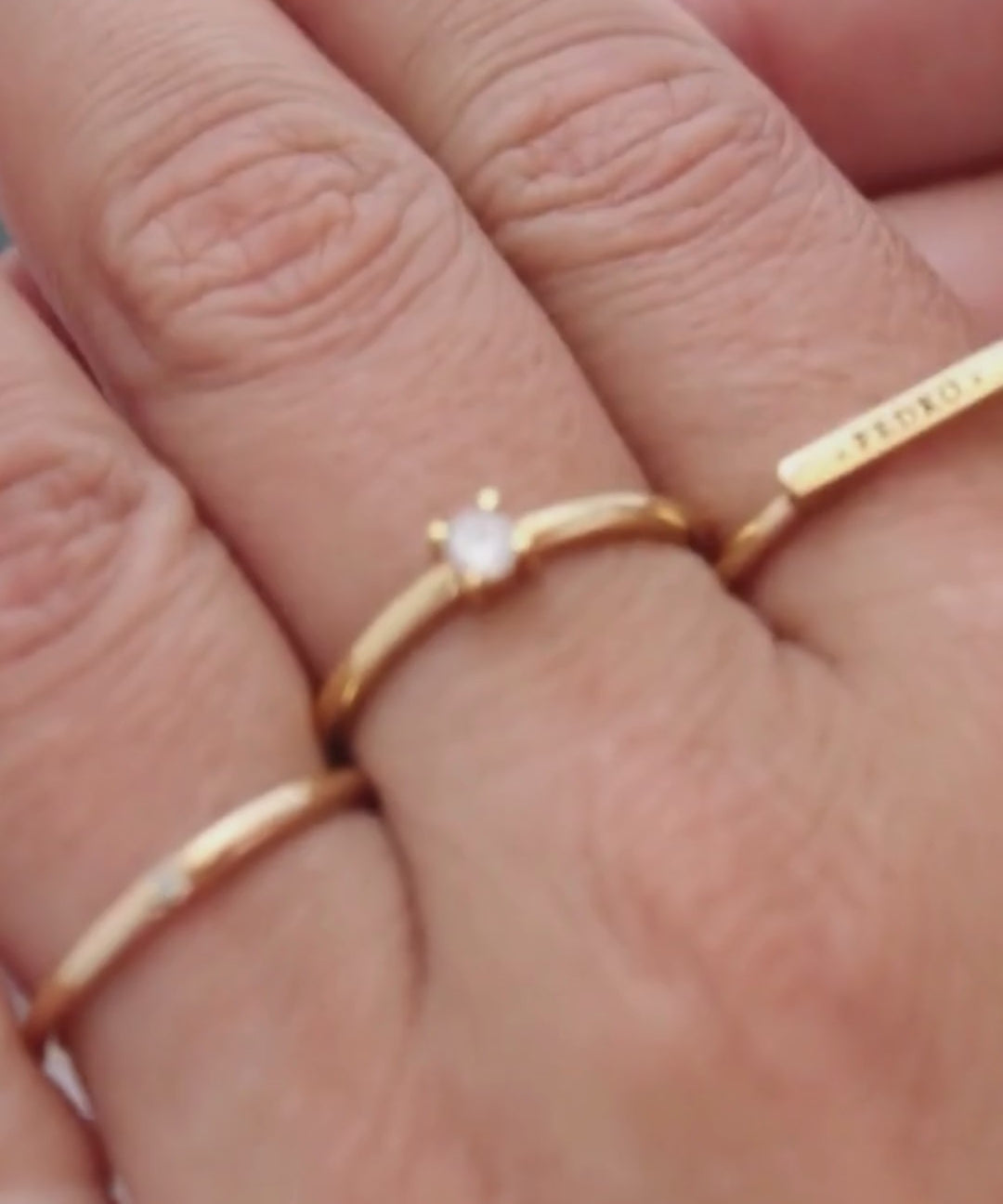 Anel Solitário Personalizado Memórias Ouro 18K
