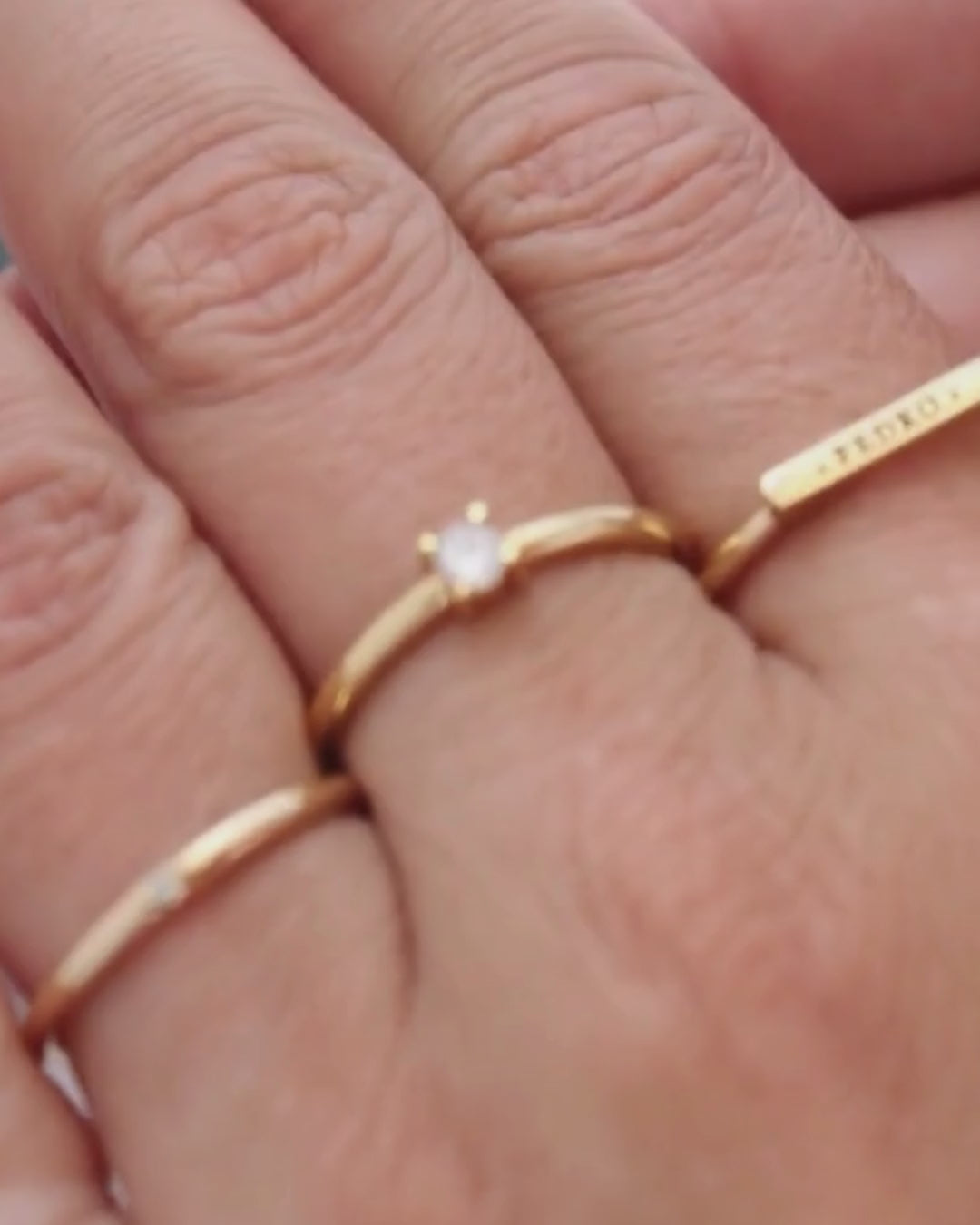 Anel Solitário Personalizado Memórias Ouro 18K