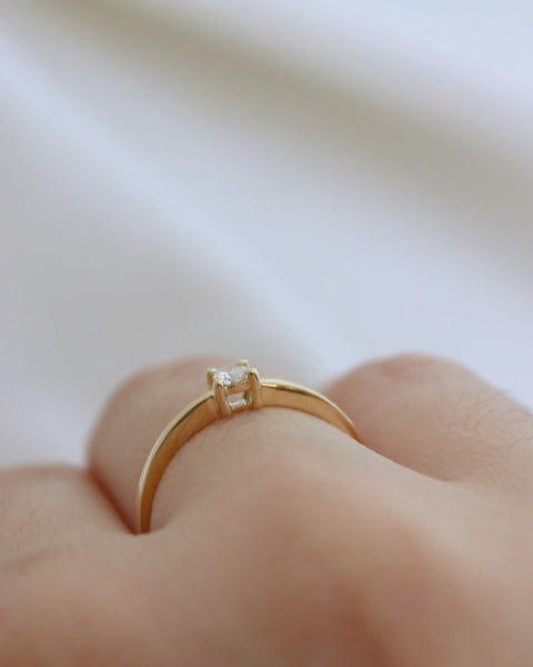 Anel Solitário Personalizado Aro Afinado Ouro 18K
