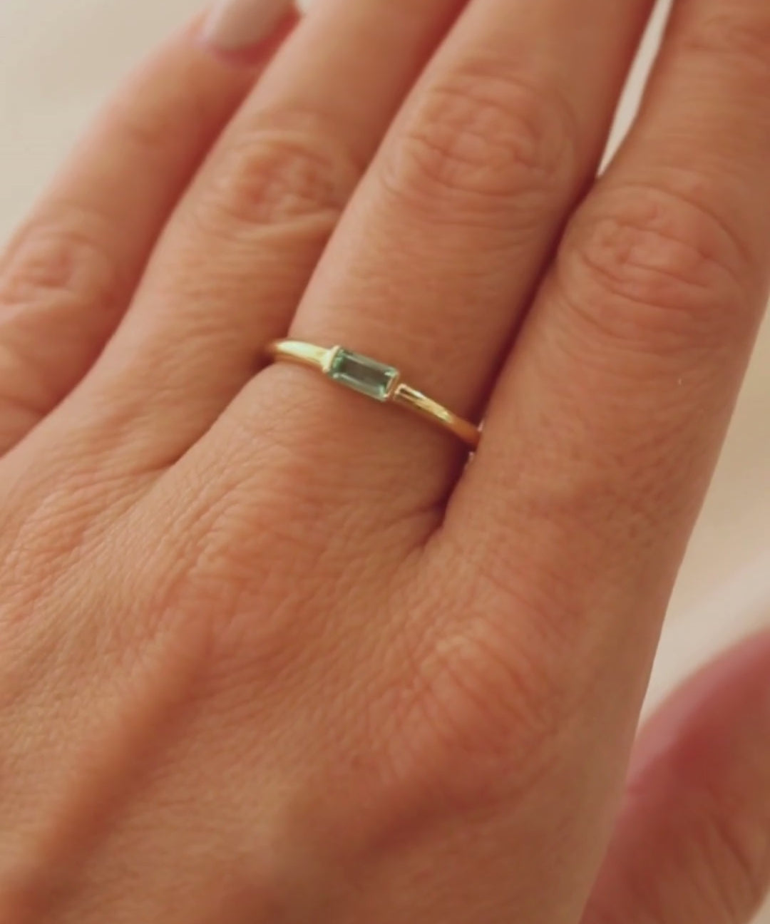 Anel Baguete Memórias Lili Personalizado Ouro 18K