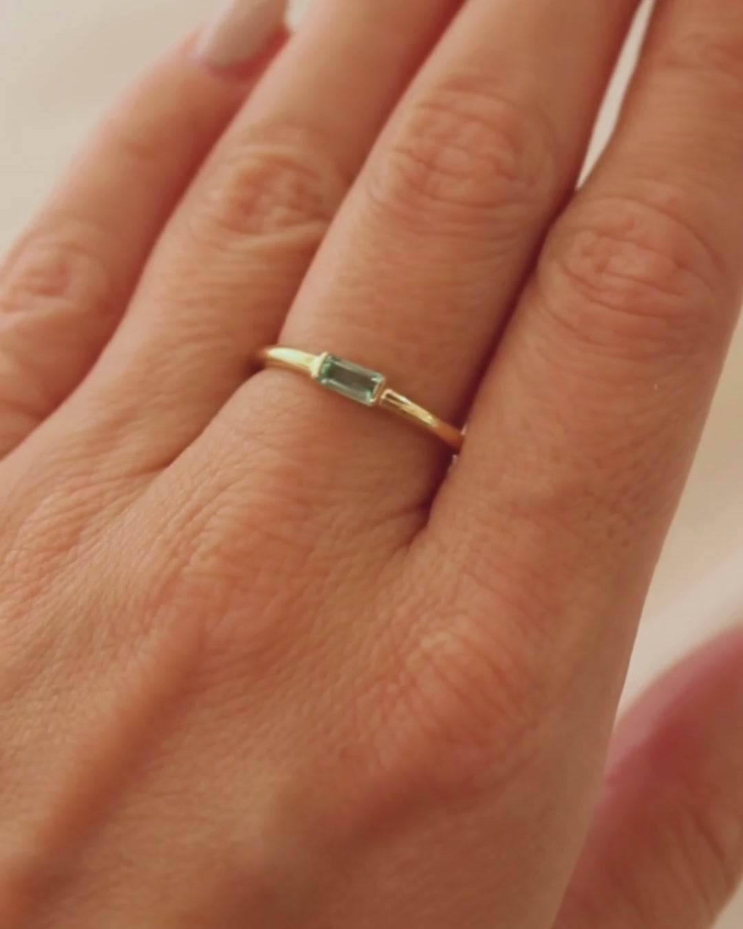 Anel Baguete Memórias Lili Personalizado Ouro 18K